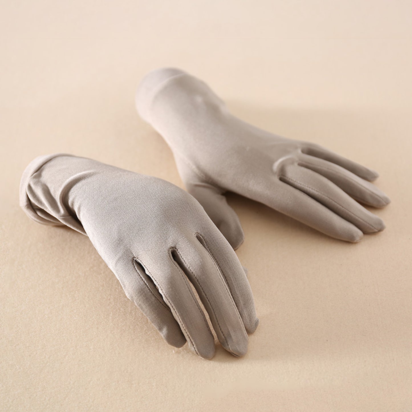 Mulberry Silk Solid Color Wrist Gloves - Quaworth