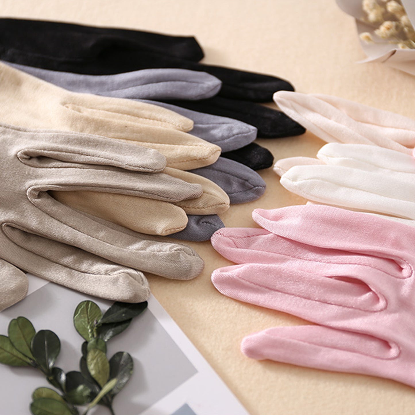 Mulberry Silk Solid Color Wrist Gloves - Quaworth