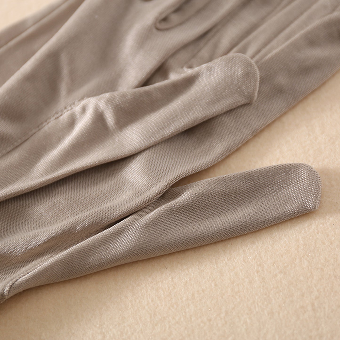 Mulberry Silk Solid Color Wrist Gloves - Quaworth
