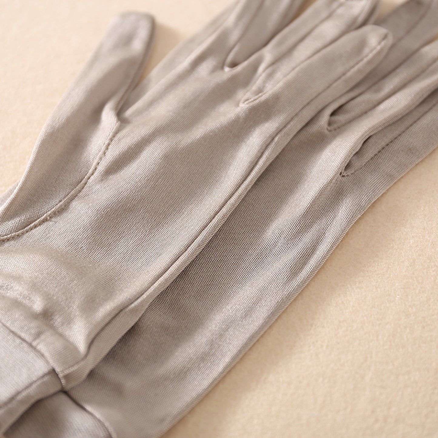 Mulberry Silk Solid Color Wrist Gloves - Quaworth