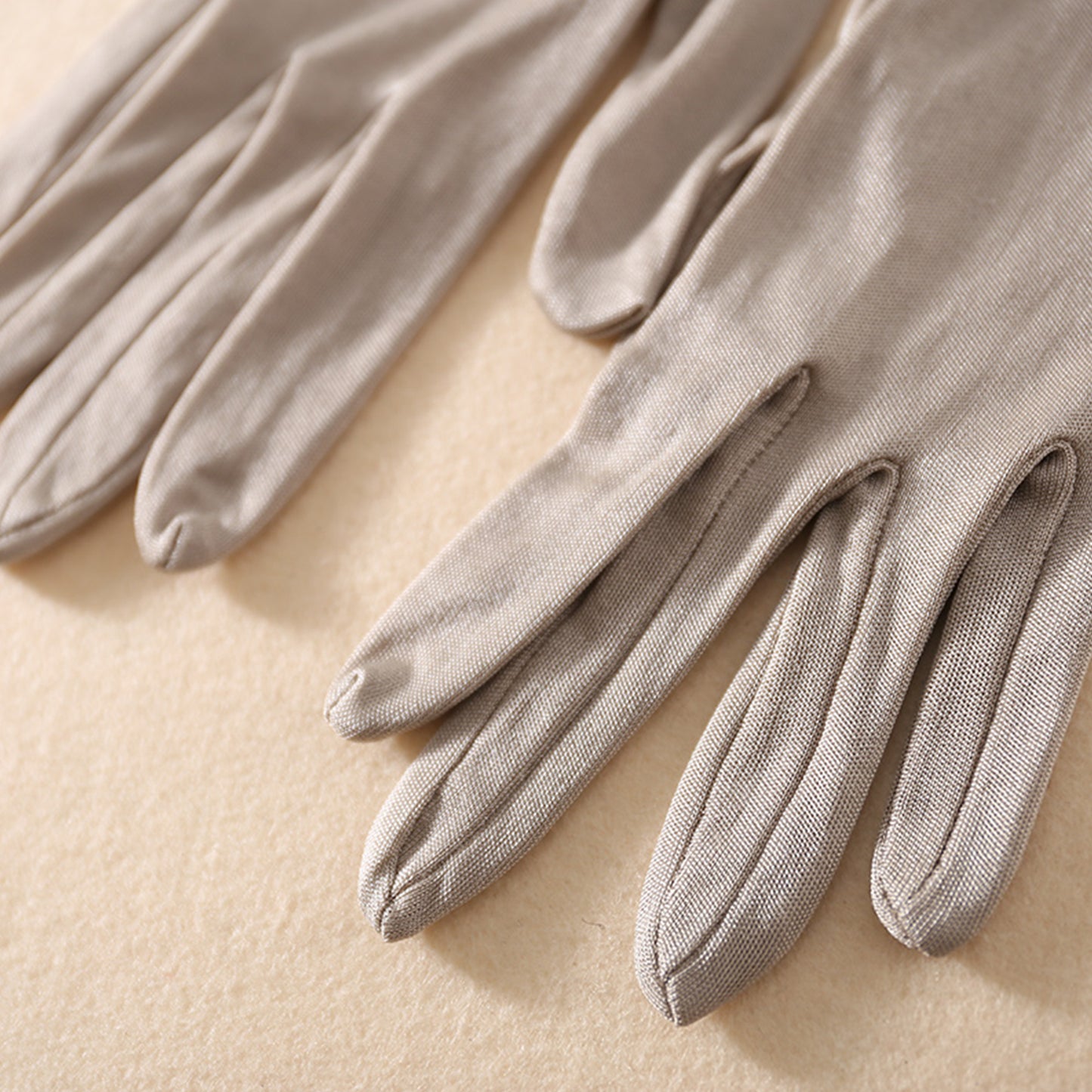 Mulberry Silk Solid Color Wrist Gloves - Quaworth