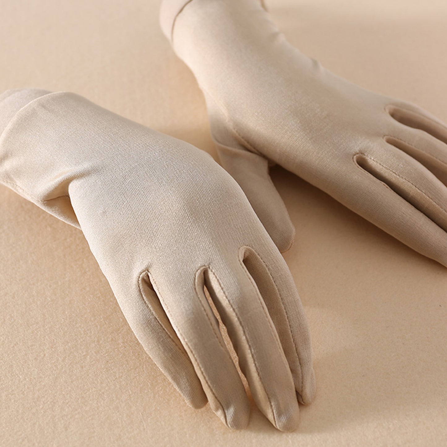 Mulberry Silk Solid Color Wrist Gloves - Quaworth