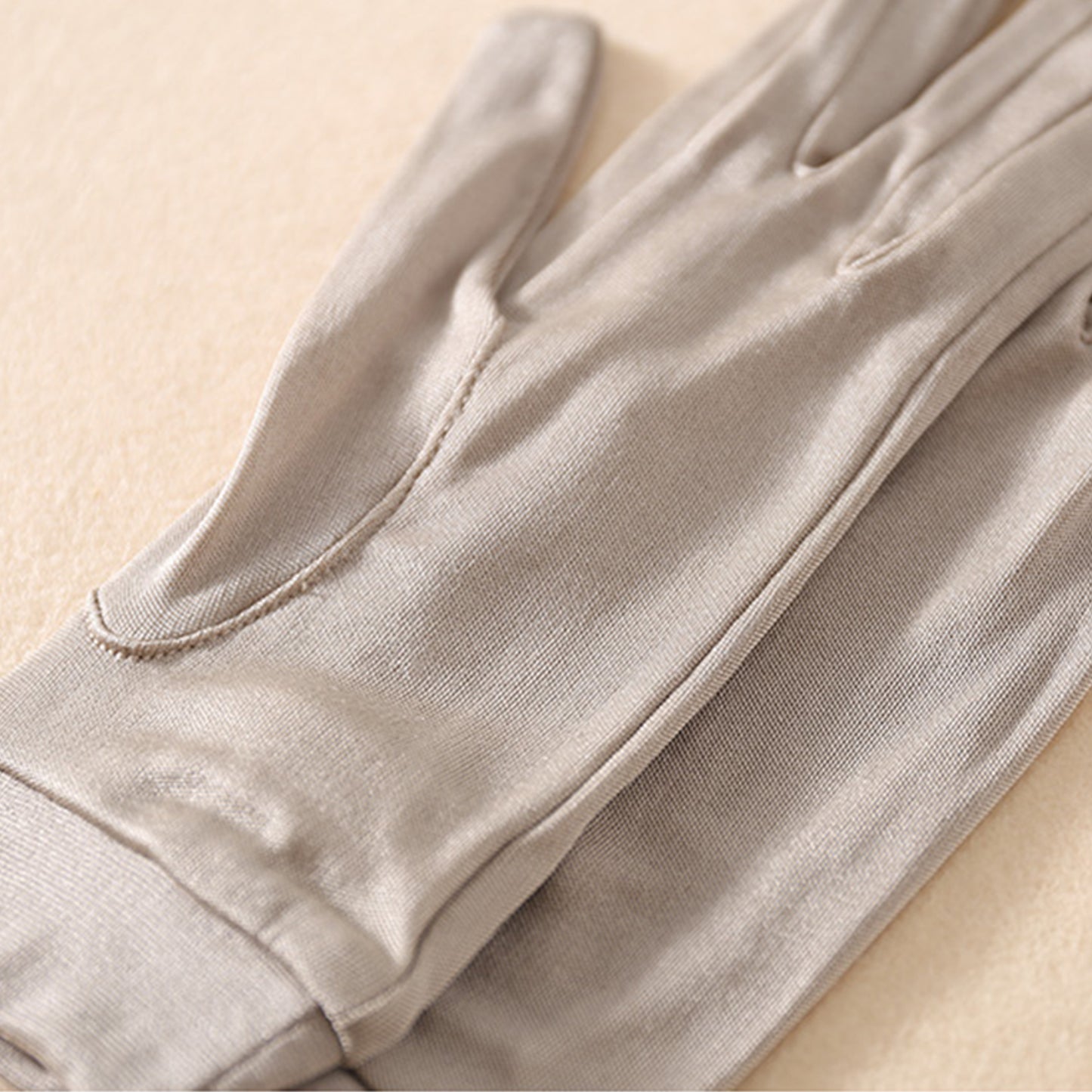 Mulberry Silk Solid Color Wrist Gloves - Quaworth