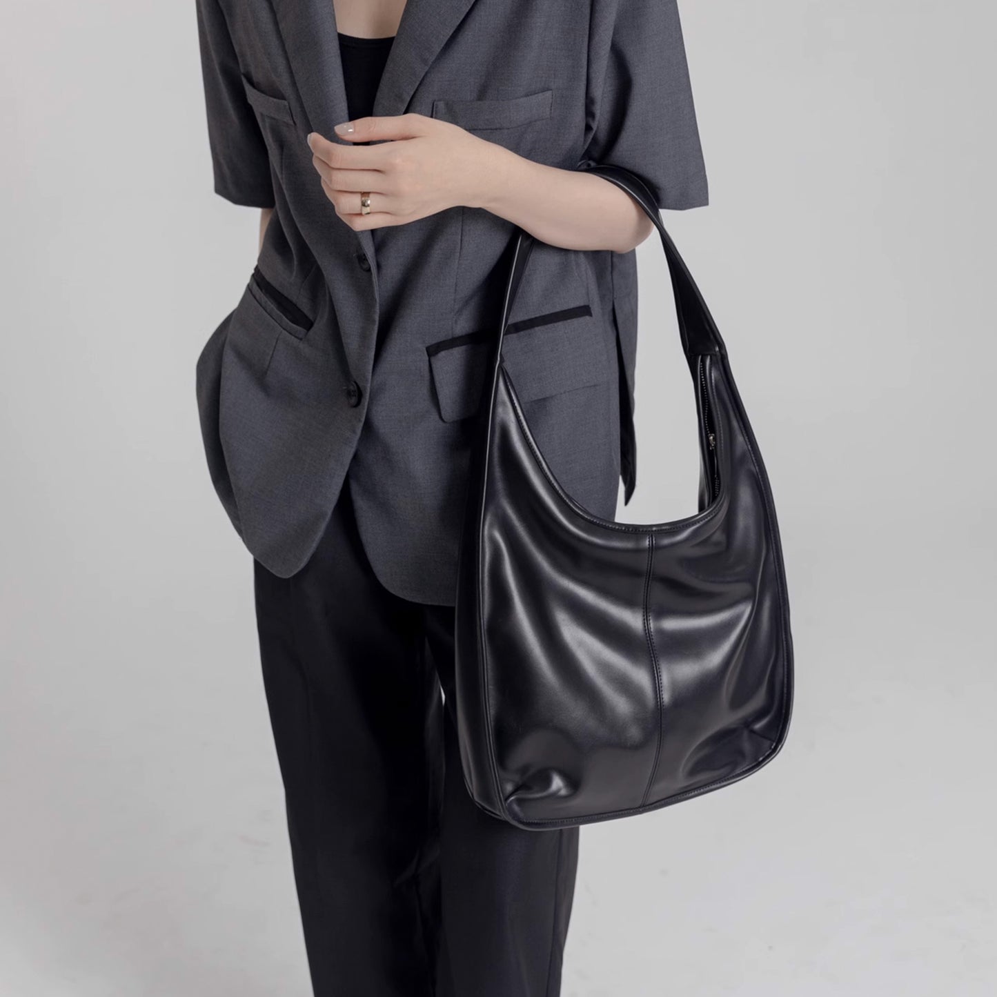 Black Swan Minimalist Wide Shoulder Strap Tote Bag - Quaworth