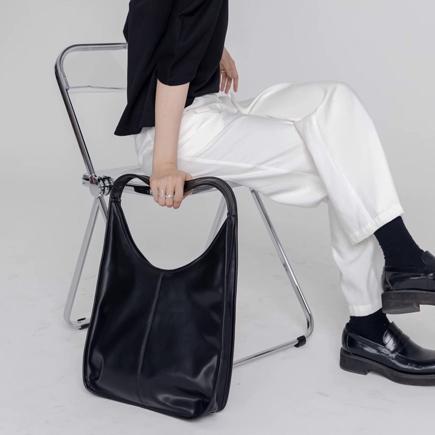 Black Swan Minimalist Wide Shoulder Strap Tote Bag - Quaworth