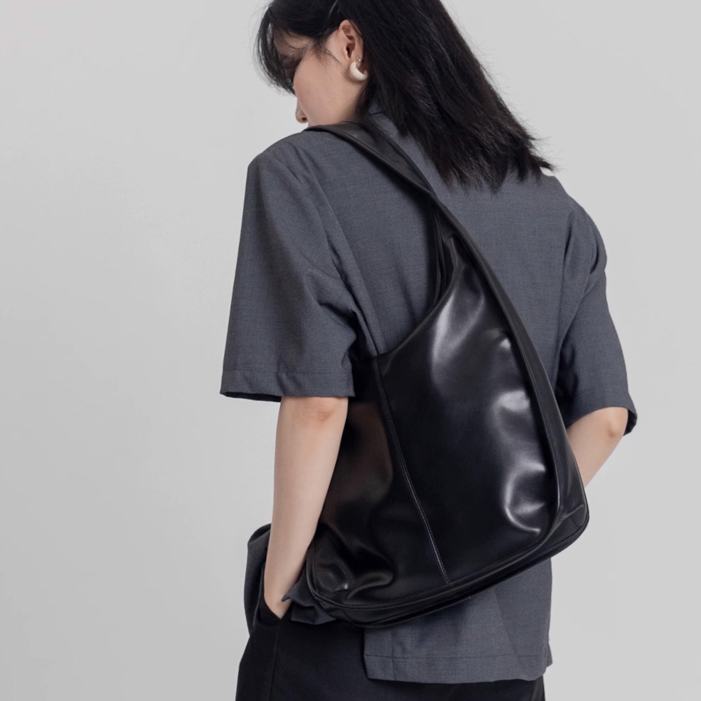 Black Swan Minimalist Wide Shoulder Strap Tote Bag - Quaworth