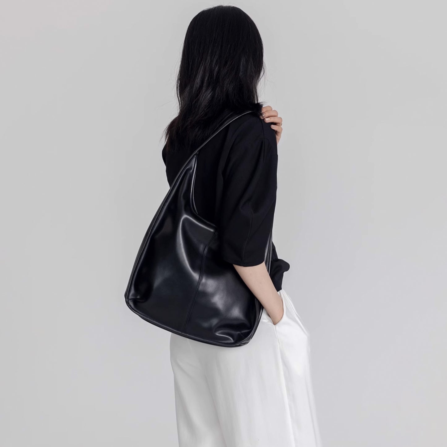 Black Swan Minimalist Wide Shoulder Strap Tote Bag - Quaworth