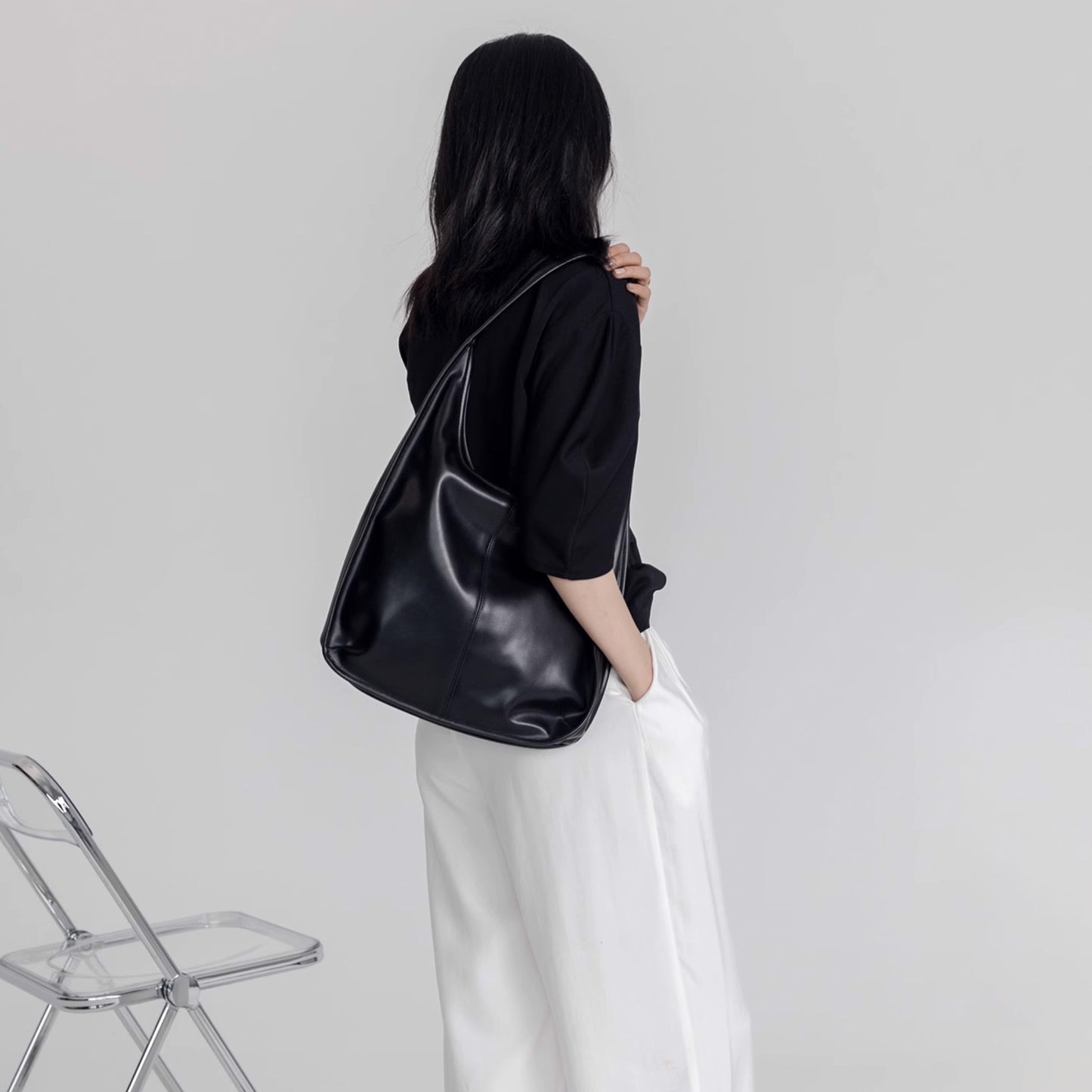 Black Swan Minimalist Wide Shoulder Strap Tote Bag - Quaworth