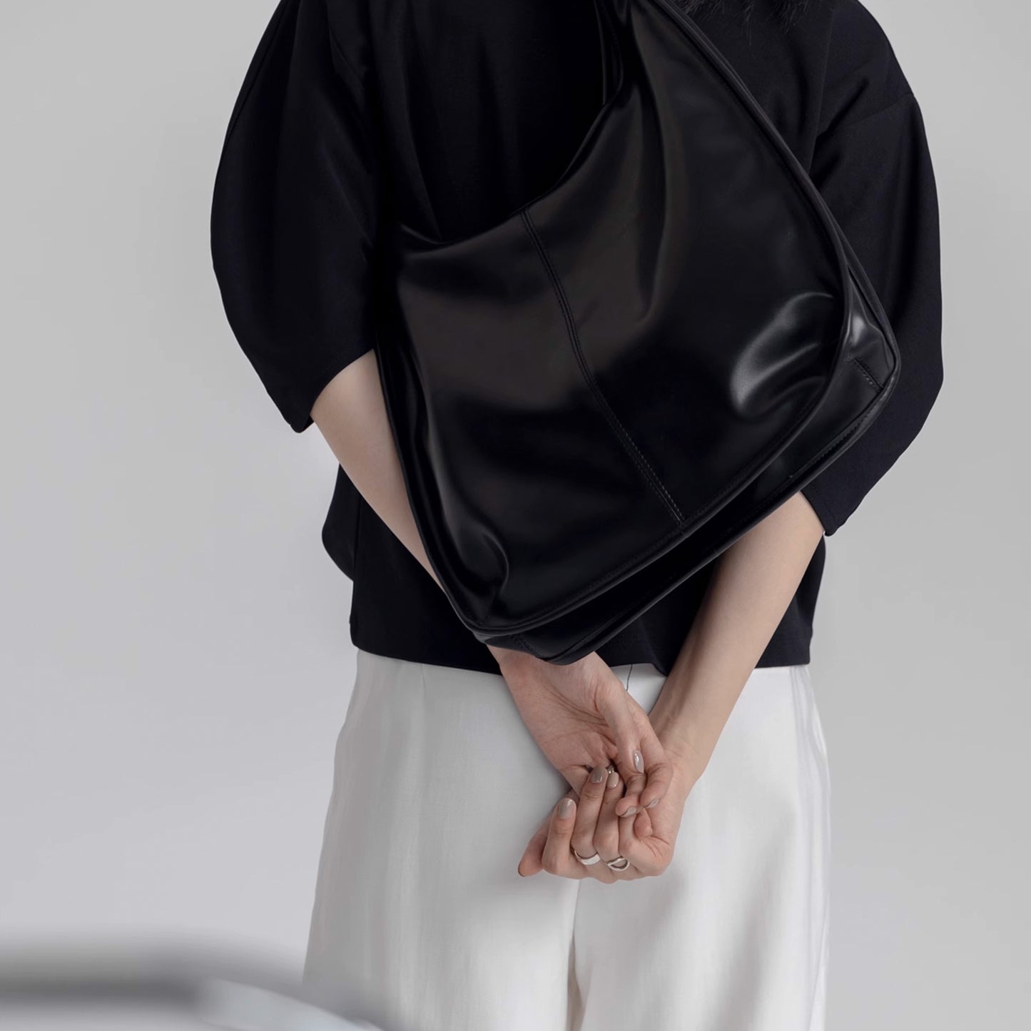 Black Swan Minimalist Wide Shoulder Strap Tote Bag - Quaworth