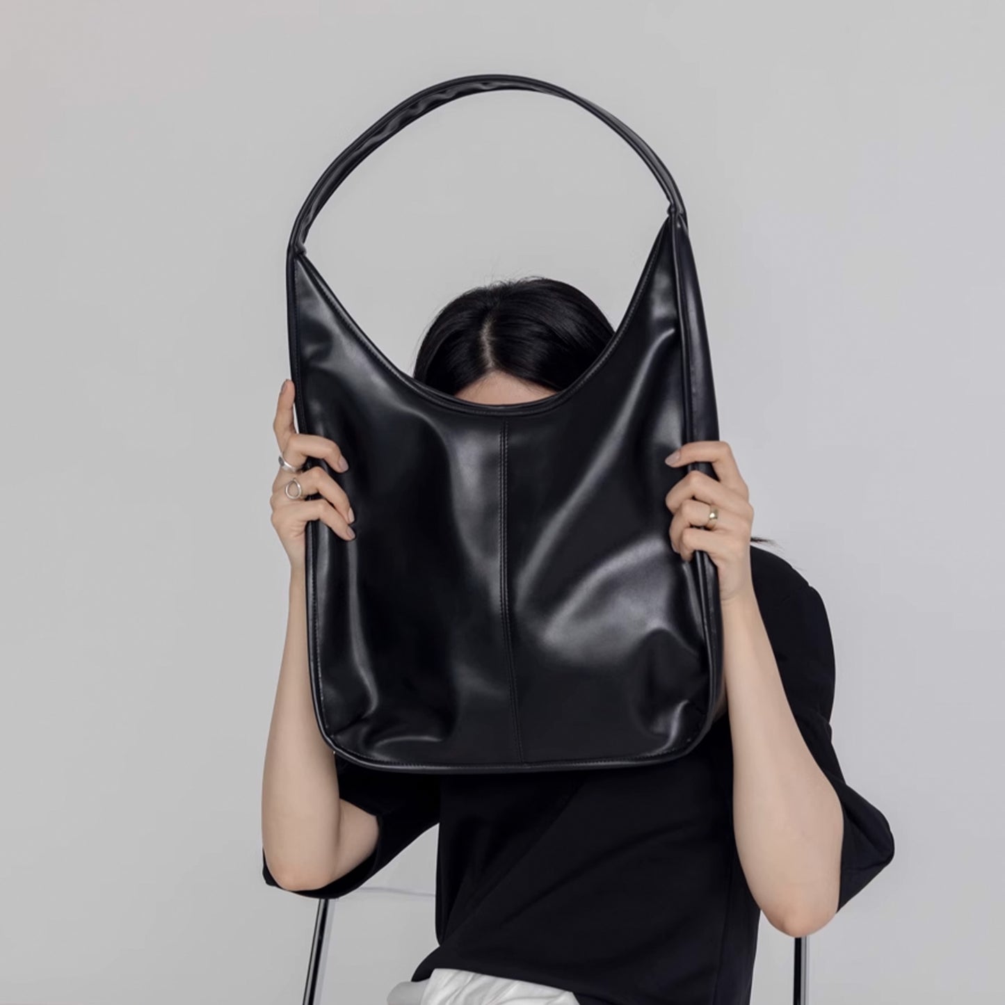 Black Swan Minimalist Wide Shoulder Strap Tote Bag - Quaworth