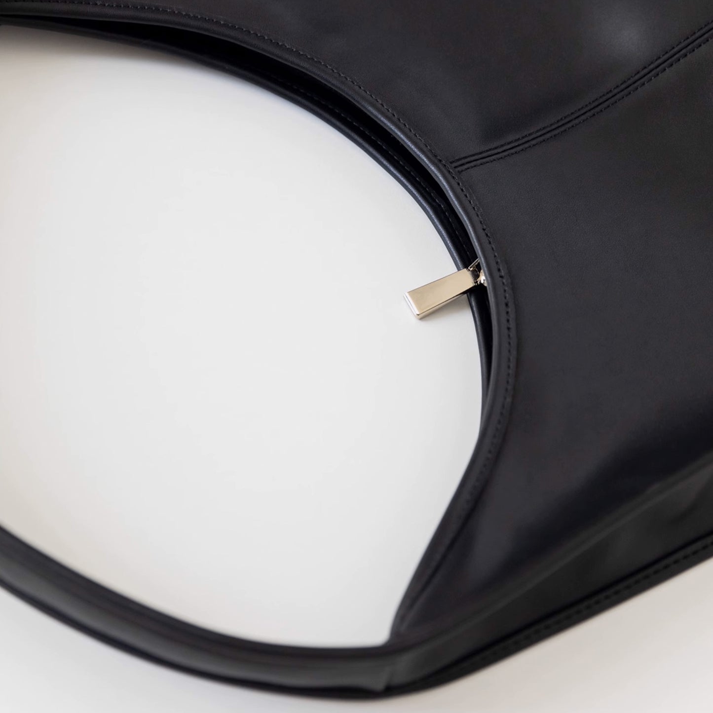 Black Swan Minimalist Wide Shoulder Strap Tote Bag - Quaworth