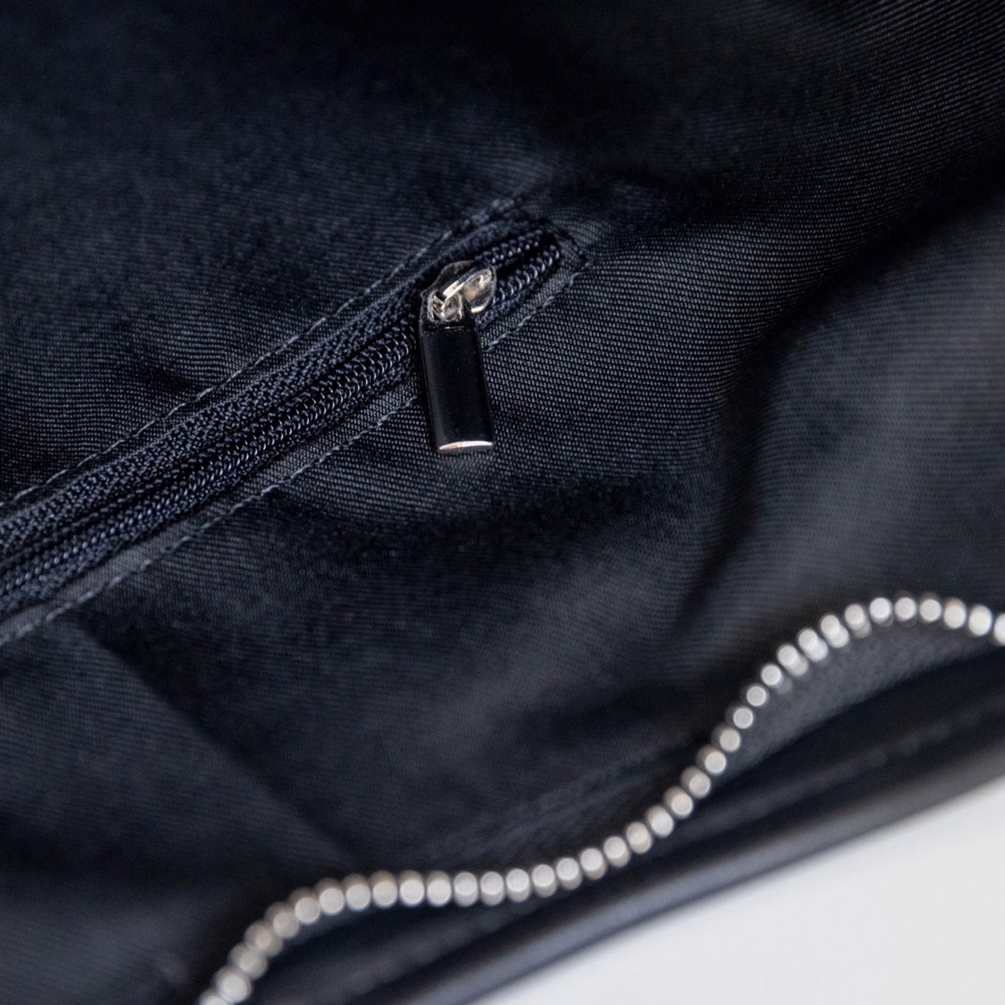 Black Swan Minimalist Wide Shoulder Strap Tote Bag - Quaworth