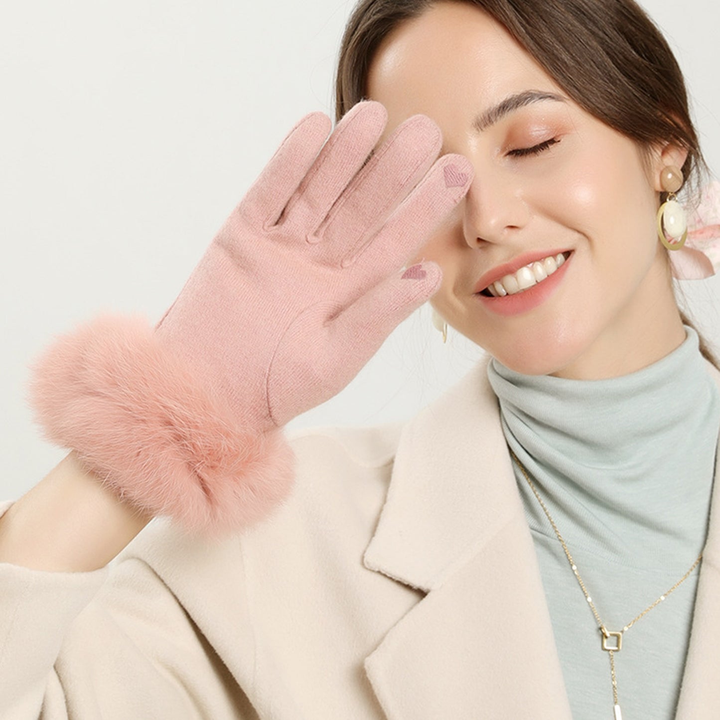 Cashmere Seam Detail Thermal Fleece Lining Fluffy Cuff Touch Screen Wrist Gloves - Quaworth
