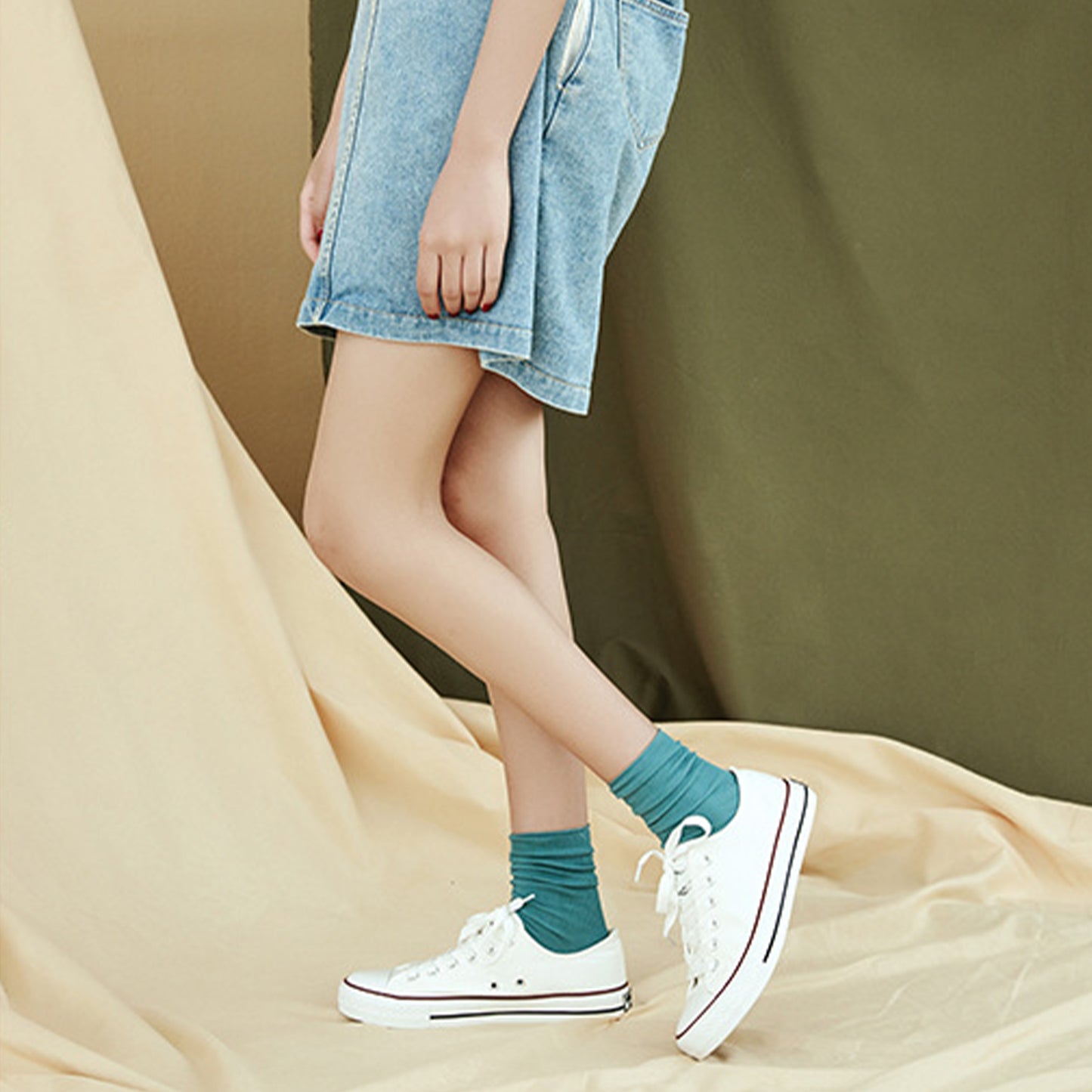Solid Color Loose Crew Socks - Quaworth