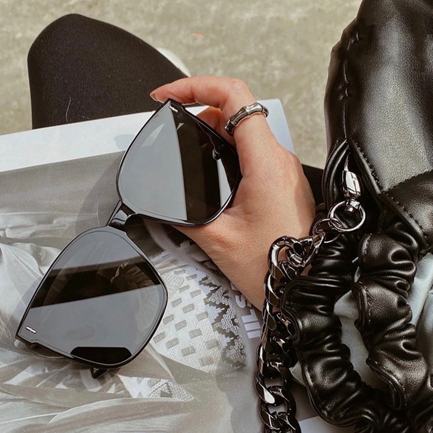 Square Large Frame Sunglasses - Quaworth