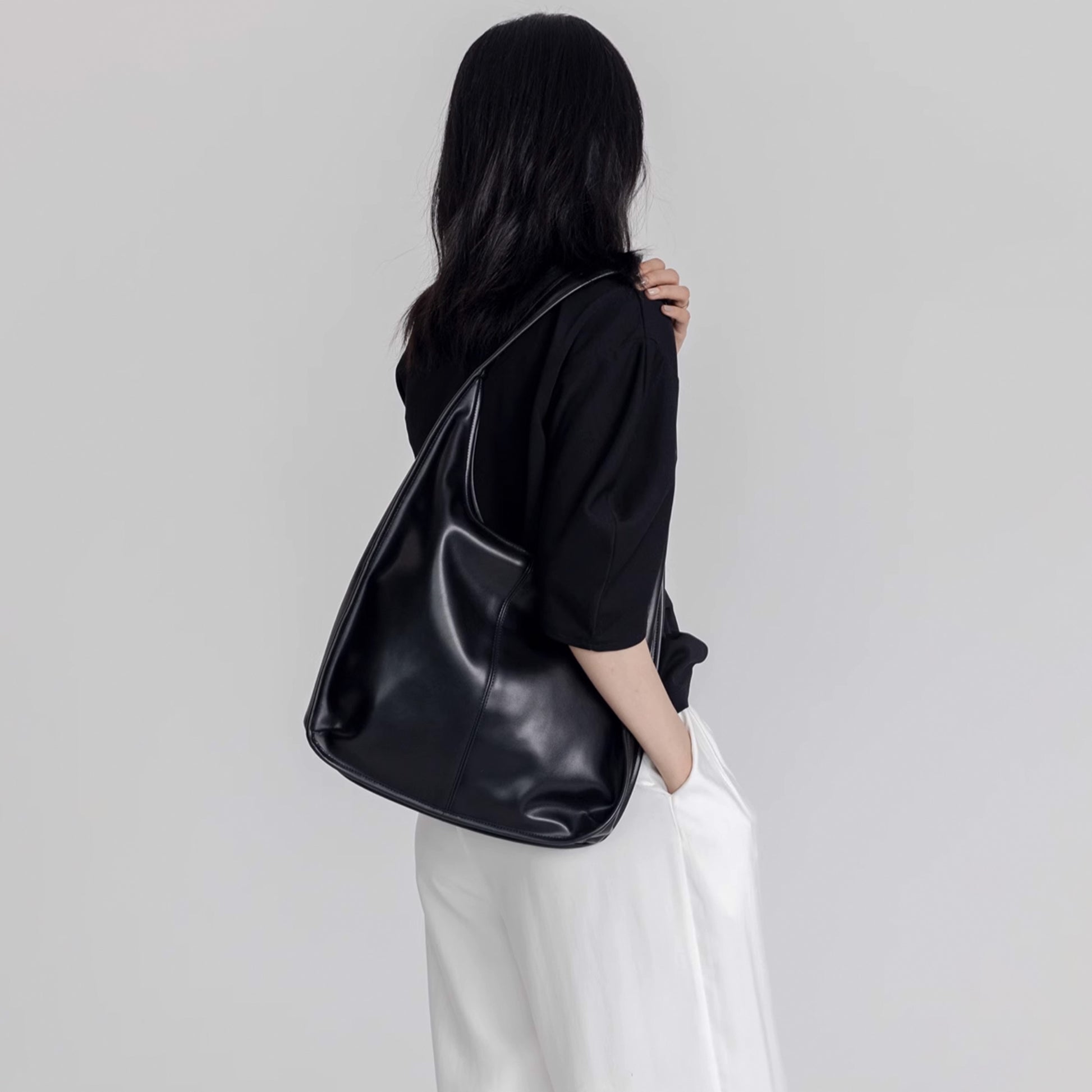 Black Swan Minimalist Wide Shoulder Strap Tote Bag - Quaworth