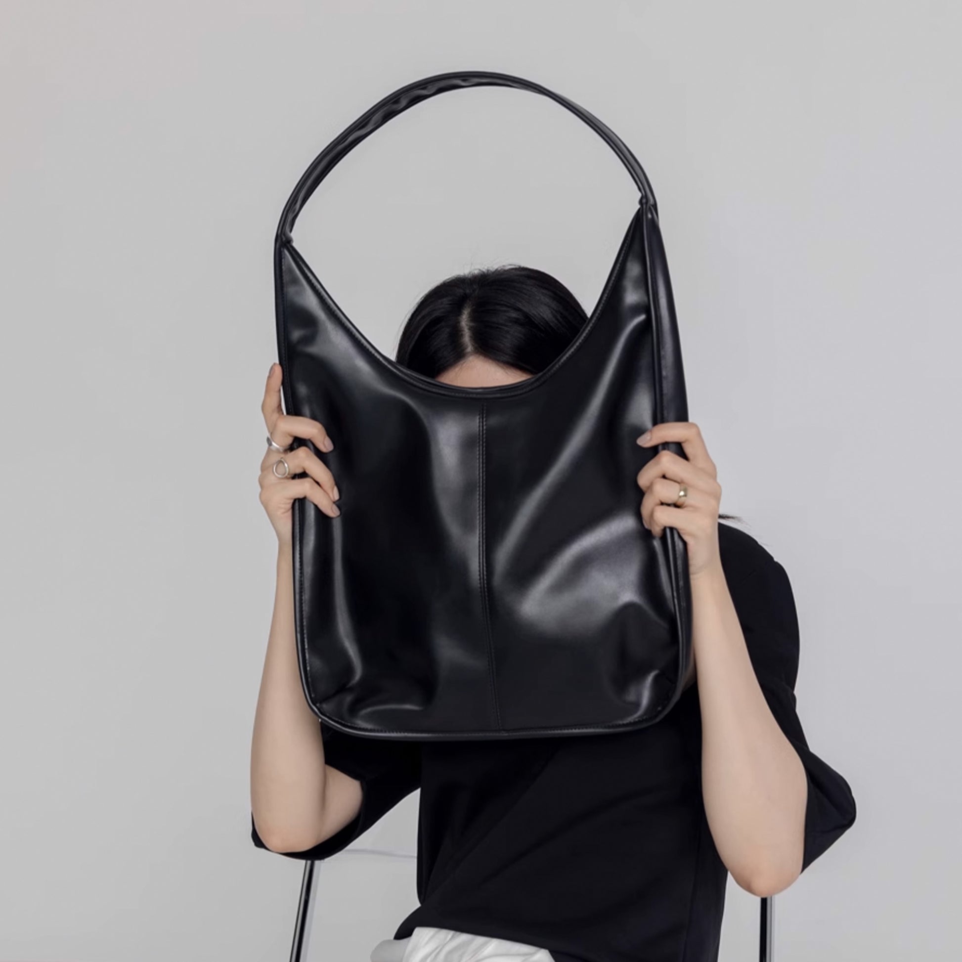 Black Swan Minimalist Wide Shoulder Strap Tote Bag - Quaworth