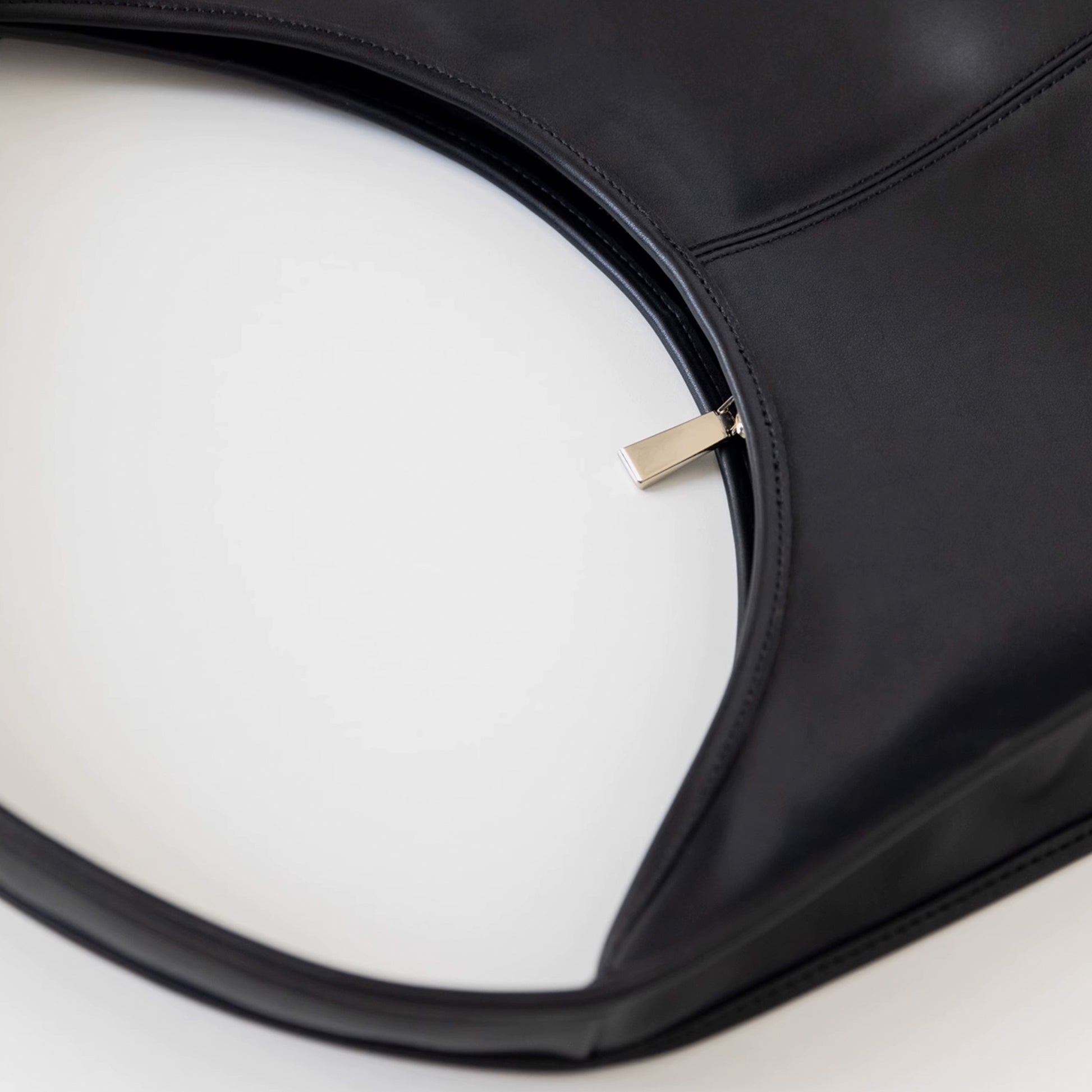 Black Swan Minimalist Wide Shoulder Strap Tote Bag - Quaworth