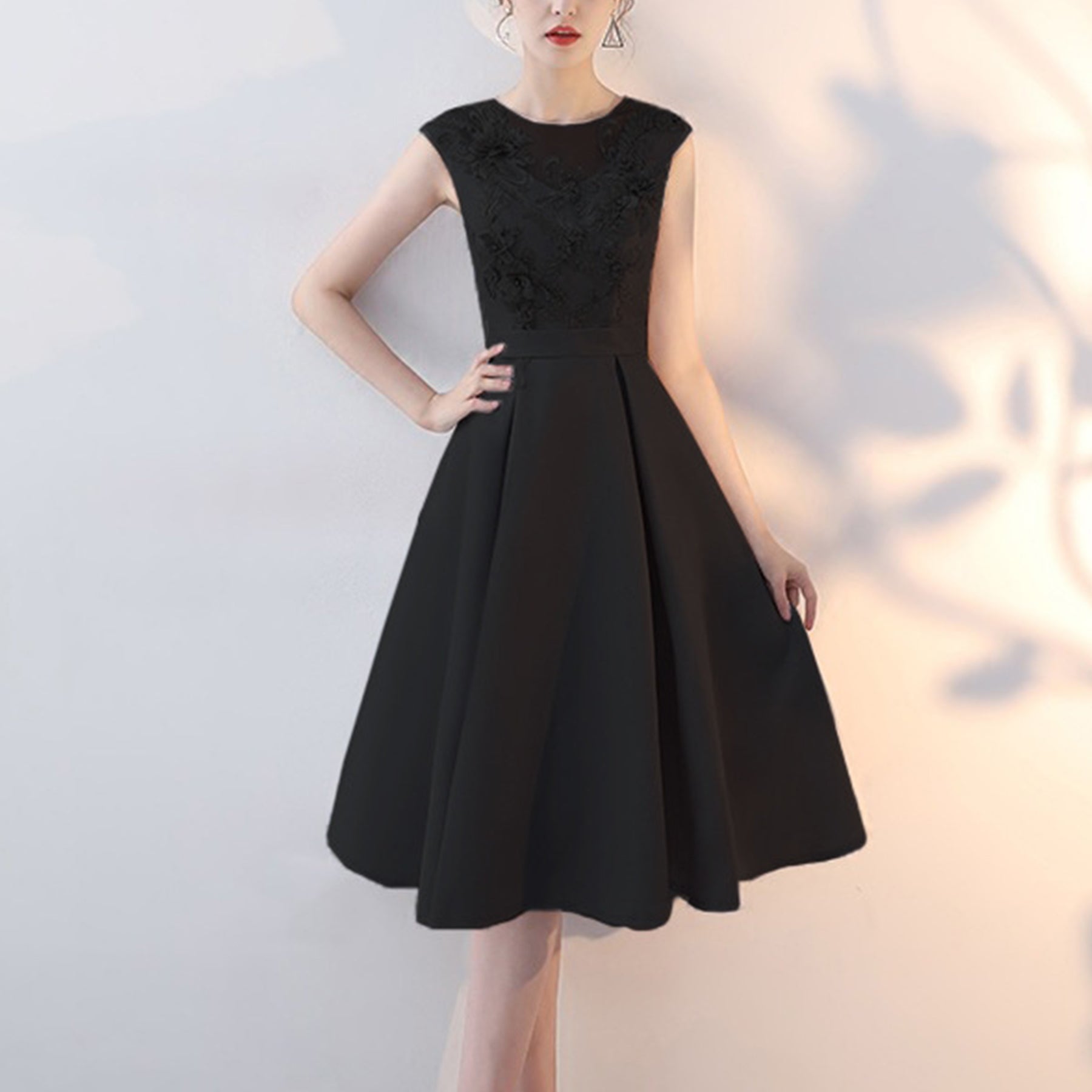 Sleeveless Round Neck Floral Embroidered A-Line Midi Dress - Quaworth