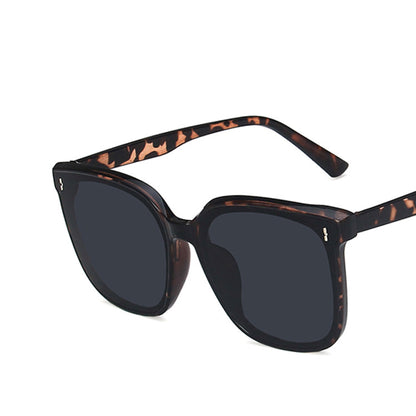 Square Large Frame Sunglasses - Quaworth