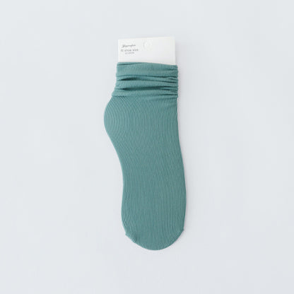 Solid Color Loose Crew Socks - Quaworth